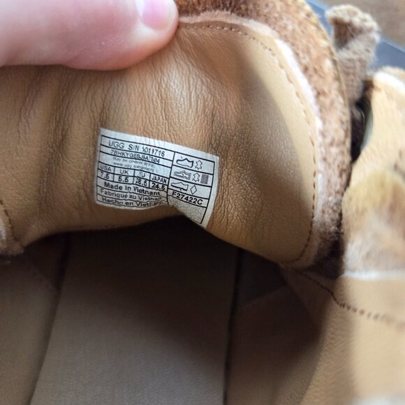 Women's UGG Olive High-Top Sneaker Nubuck Sheepskin Zip - Size 7.5 - Picture 8 of 10